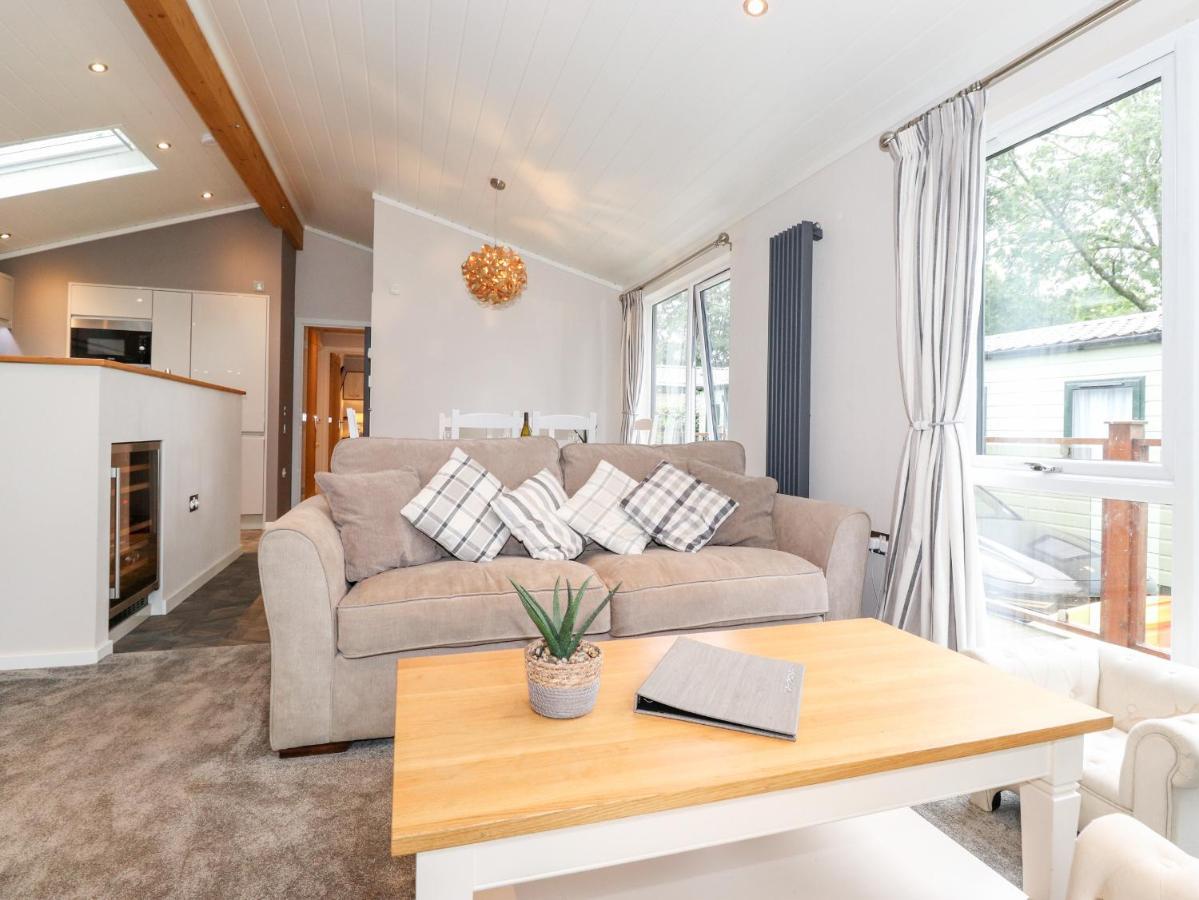 Loubi'S Lakeside Lodge 温德米尔 外观 照片