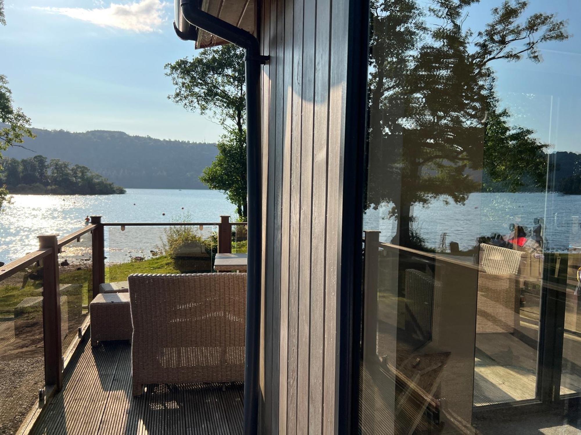 Loubi'S Lakeside Lodge 温德米尔 外观 照片